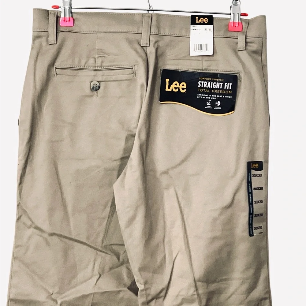 Lee Men's Total Freedom Stretch Straight Fit Flat Front Pant Pebble Size 30x30